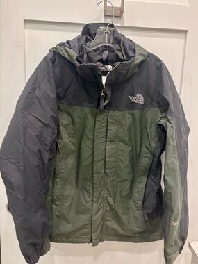 The North Face Men's Olive Green & Black Hooded Puffer Jacket